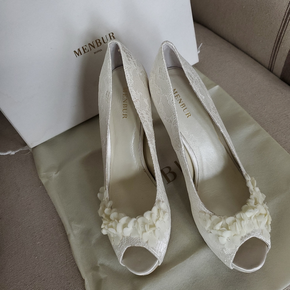 Menbur Ivory Lace Peep-Toe Heels with Floral Appliqué